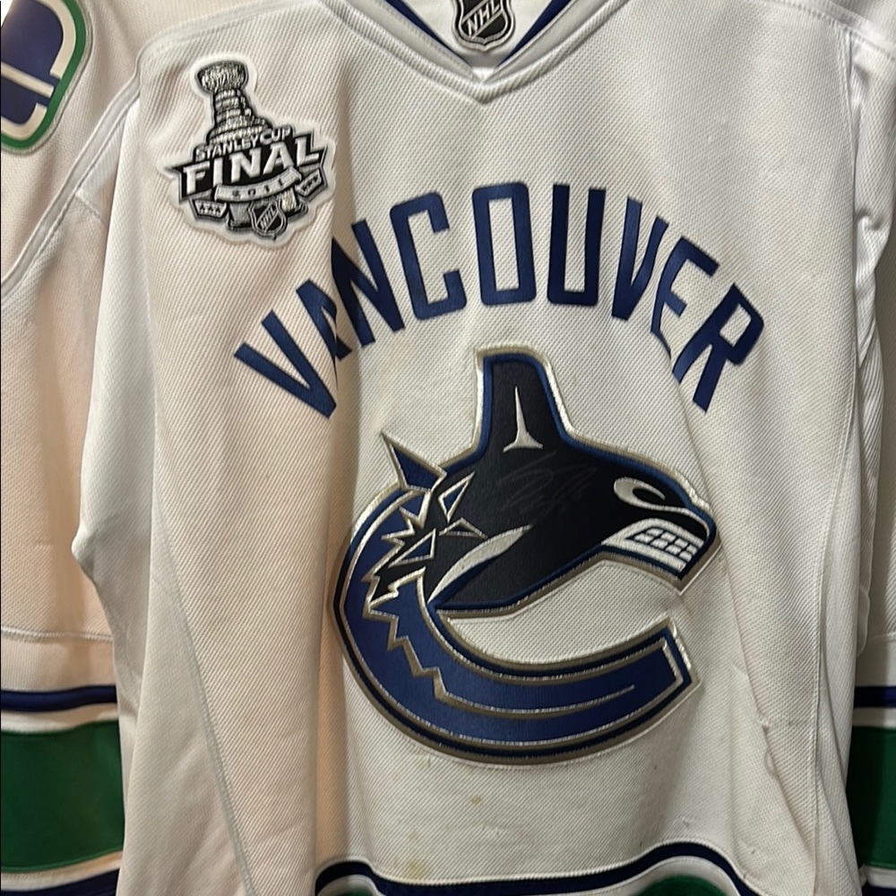 Vancouver Canucks Stanley Cup Final from 2011 
Reebok NHL White Hockey Jersey